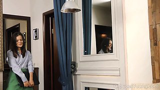 Beauty uses sex as cash