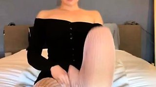 Sexy hottie Anetta Keys enjoys a solo toy masturbation