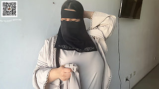 Cute hijabi American muslim whore tries on clothes for your cum