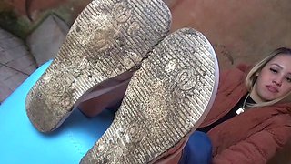 Amateur Foot Fetish Girlfriend Sucks and gives a Footjob