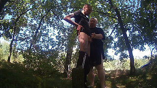 Girlfriend Gives a Blowjob in the Park