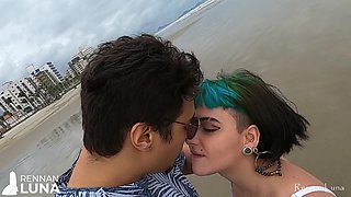 Conheci Essa Gostosa Numa Orgia, E Depois Fomos Transando Dentro Do Uber Ate a Praia!