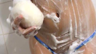 Lisa Nuta in the Shower