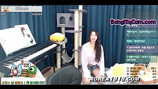 Korean babe camgirl busty with hot tiny short camshow asian
