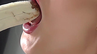 The Bananna Featuring Sammi Tye