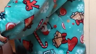 My Girlfriend and I Are Mutually Masturbating in the Kitchen While Our Housekeeper Is Preparing Breakfast