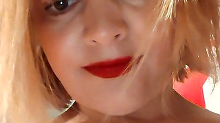 The Blonde Masturbates Very Well