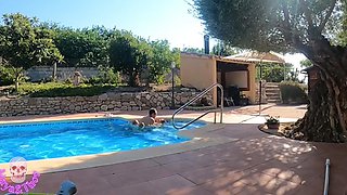 Big Ass Amateur Wife Is Very Hot to Fuck Hard in the Pool