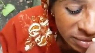 Pakistani aunty blows mushroom head circumcised lund