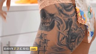 Brazzers - isiah's big knob makes blowing hot babe Chantal Danielle in the mood to get fucked