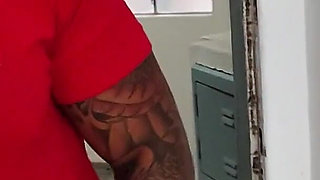 BBW Trapped in the Closet, the Experienced Rescuer Gave Attention