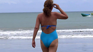 I Get Excited on the Beach and I Take My Husband's Best Friend to Fuck Me, His Cock Is Delicious