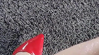 Being missa and playing whit my legs in red heels part