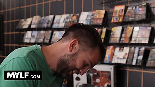 When sarah, the milf of nick\u2019s cravings entered his supermarket, the stud wasn\u2019t able to chat to her - mylf