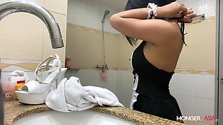 Busty Maid Loves Sliding Her Juicy Pussy Into Nine Inch Tool