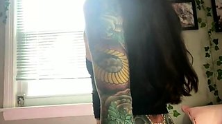 Small titted brunette teen fingering on the bed