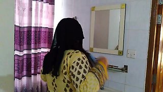 Pakistani Aunty Fucked by Neighbor Hot Guy When She Was Ready for Go to Meet with Her Ex Boyfriend