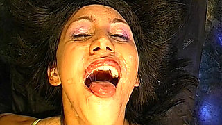 Hot Chick Gets Pussy Fucked and Cumshot Bukkake