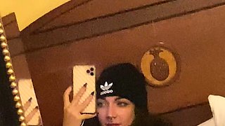 Amateur czech teen in her first toy induced orgasm