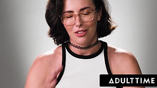 Gorgeous slut loves to play with her pussy until she cums