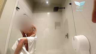 A cute redhead from the UK invites me to her hotel after we met on the beach in Mexico - shower sex