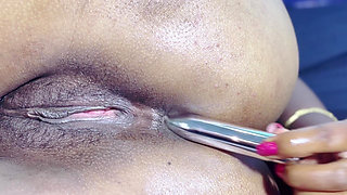Desi Horny Aunty Take Butt Plug in Her Big Ass