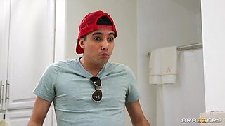 Surprise Bathtub Banging With Ricky Spanish, Jayden Starr - Brazzers