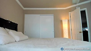 Hot MILF JessRyan Shows Off Her Phat Ass in Doggystyle