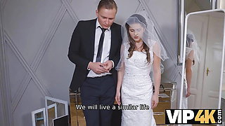 VIP4K. Couple decided to copulate in the bedroom before the ceremony