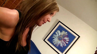 Hot Brunette Get Good Pussy Massage and Fuck