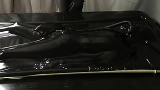 Amateur CDin latex dildoing