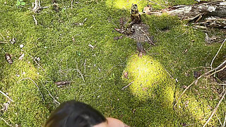 Outdoor Abmelken - Blowjob im Wald