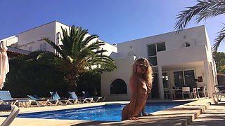 Glamour blonde babe outdoor deepthroat