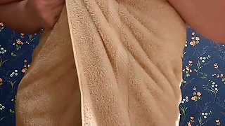 Sexy Slutty MILF Drops Towel