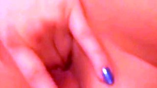 18yo Latina Babe Takes Naked Selfie While Fingering