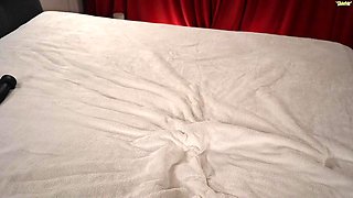 Blonde beauty captivates with sultry live chat allure