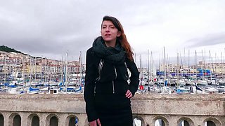 Cat In Mini plays it quits... - Jacquie et Michel TV