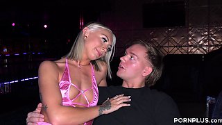 Smoking Hot Stripper Gives The VIP Treatment To A Hard Cock
