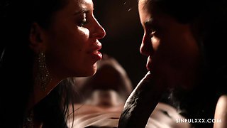 Threesome Erotica With Canela Skin And Kira Queen