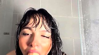 Shower Toy Play with a Curvy Babe