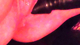 Musclemommy is so horny that she can't stop fucking and squirting herself