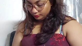 Indian beauty captivates with curvy, live sensual charm