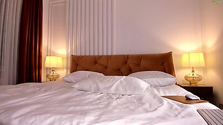 Glamour breasty model webcam video