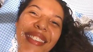 Hot rabuda mulatto moaning and cumming
