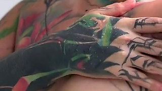 Alternative Girl Give You a Worship to Hairy Armpits
