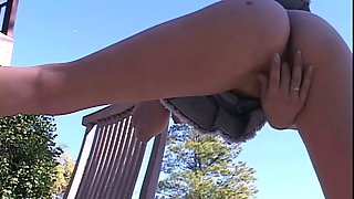 Teen Topangan Finger at Pool