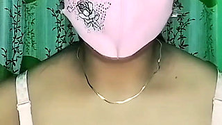 Desi Bhabhi Showing Her Nude Body on Video Call to a Customer