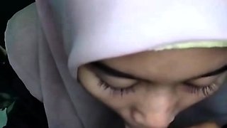 [HIJAB] Disepongin Zahira Kaka Ipar Sampai Crot Di Mulut