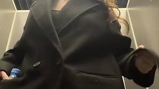 Shy_priincess masturbates in public toilet