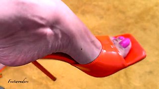 FemaleAgent MILF indulges studs foot fetish